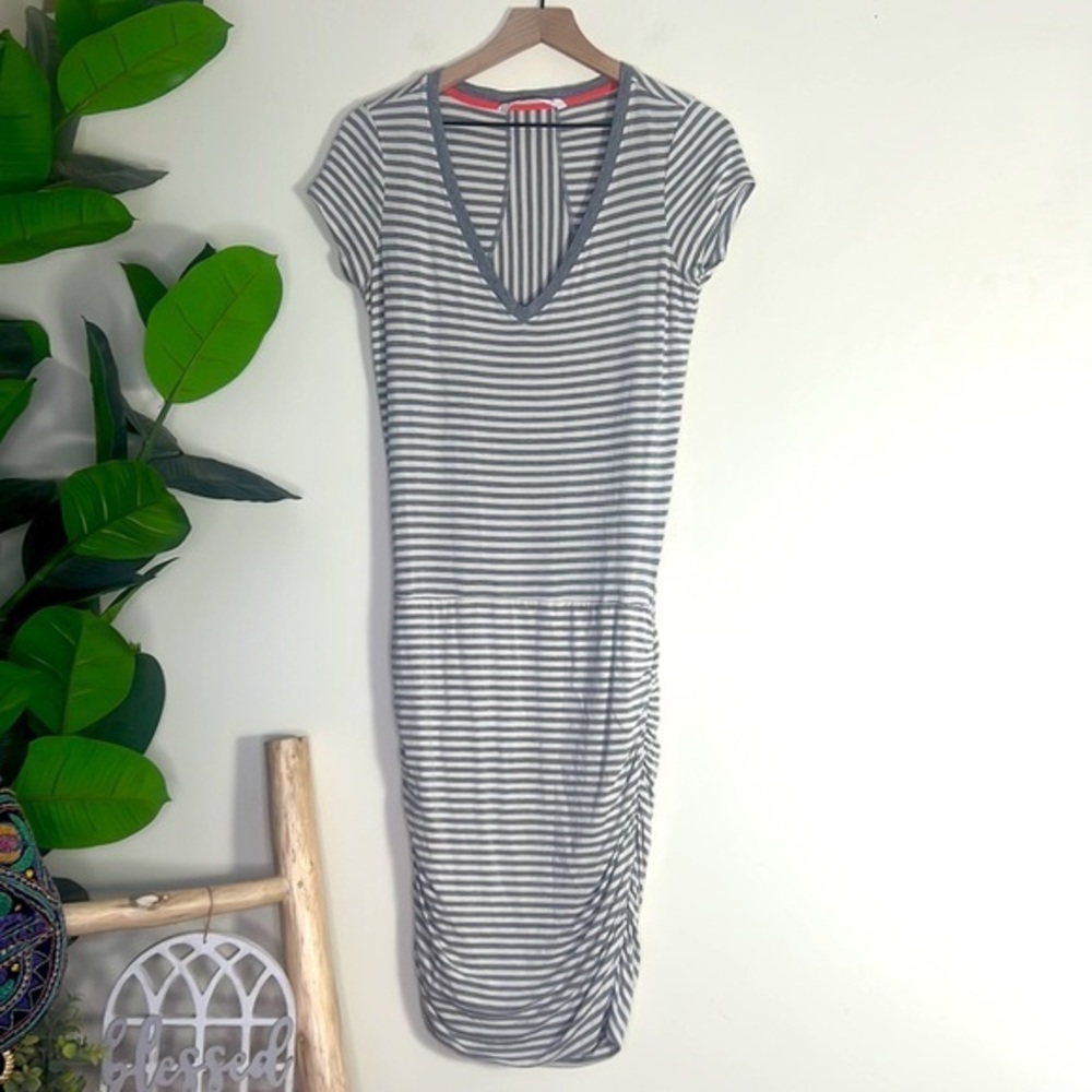 Athleta Topanga Dress Short Sleeve Grey and White Stiped Ruched Detail Dress‎ - Picture 2 of 8